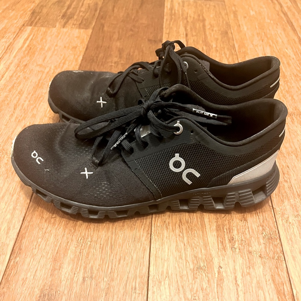 OnCloud Running Sneaker Size 9.5W